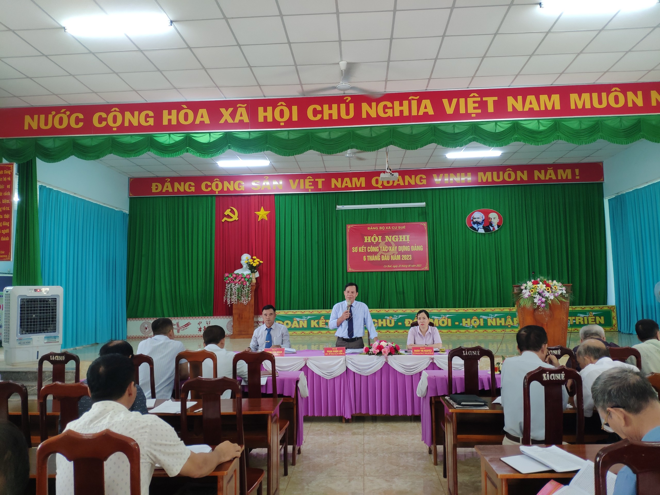 Sáng ngày 22/06/2023 Đảng ủy xã Cư suê khoá VI (nhiệm kỳ 2020 – 2025) tổ chức Hội nghị sơ kết công tác xây dựng Đảng 6 tháng đầu năm, triển khai phương hướng nhiệm vụ công tác xây dựng Đảng 6 tháng cuối năm 2023.